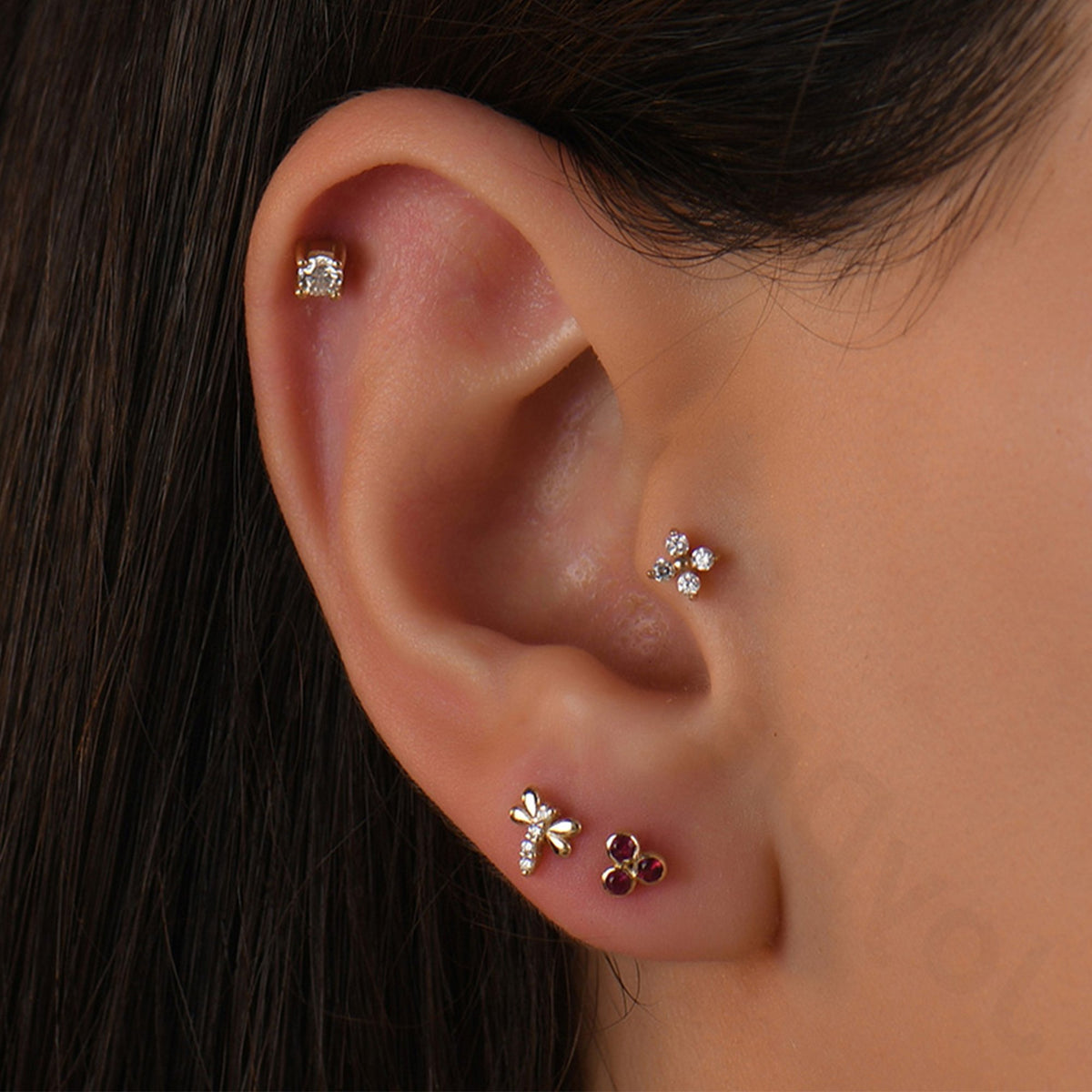 0,09 Karat Üç Taşlı Yakut Piercing