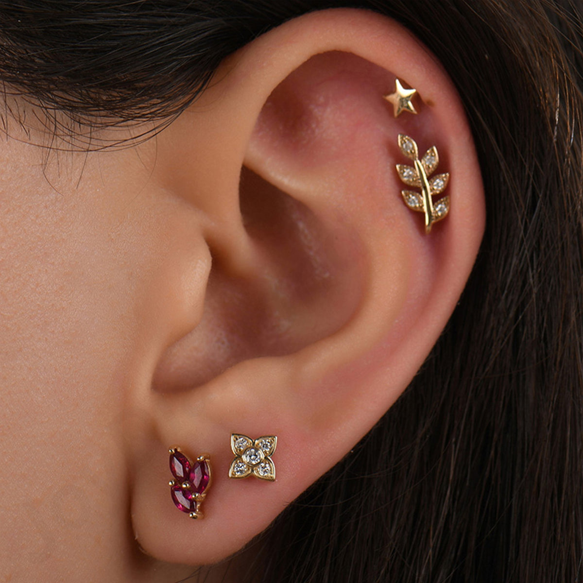 0,08 Karat Çiçek Pırlanta Piercing