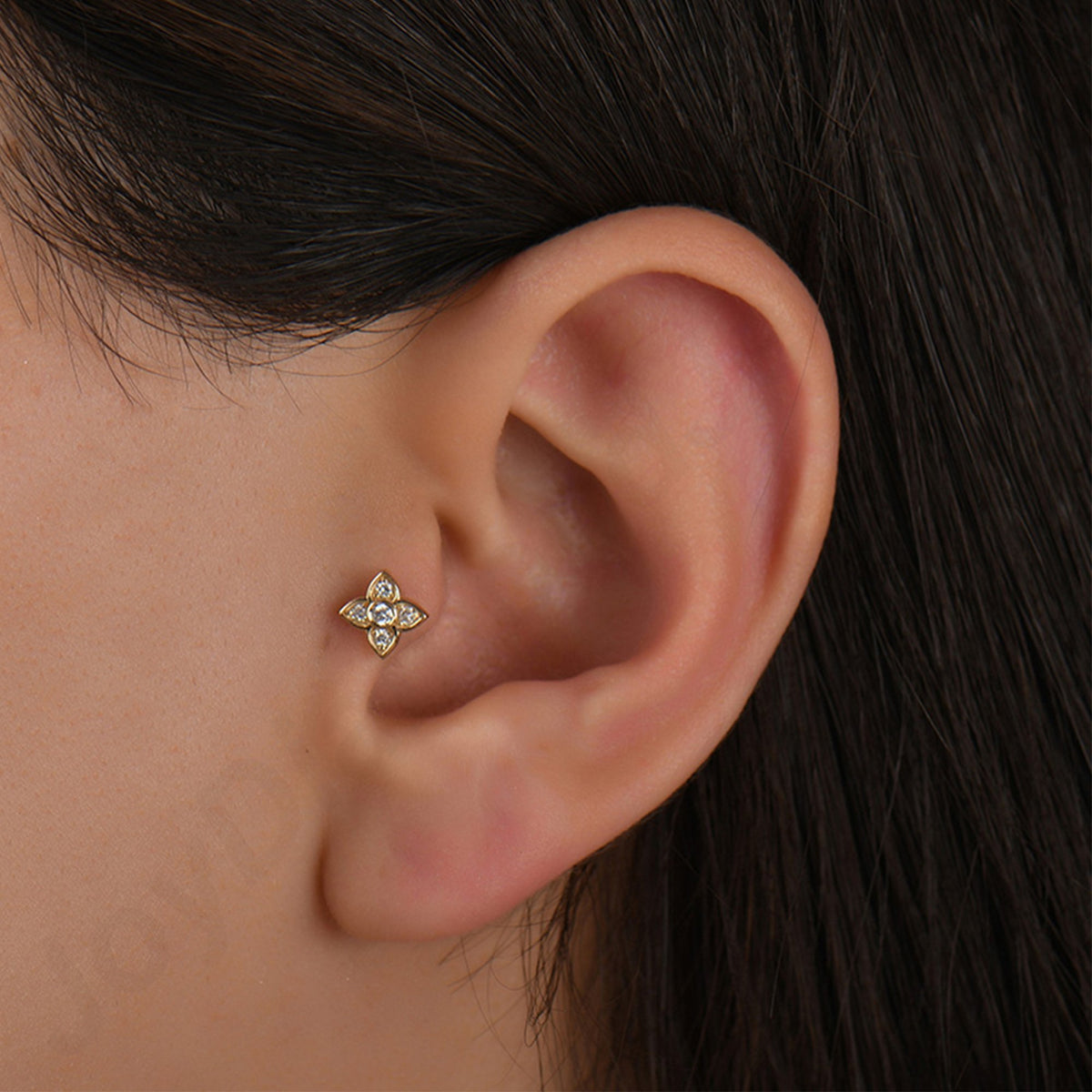 0,08 Karat Çiçek Pırlanta Piercing