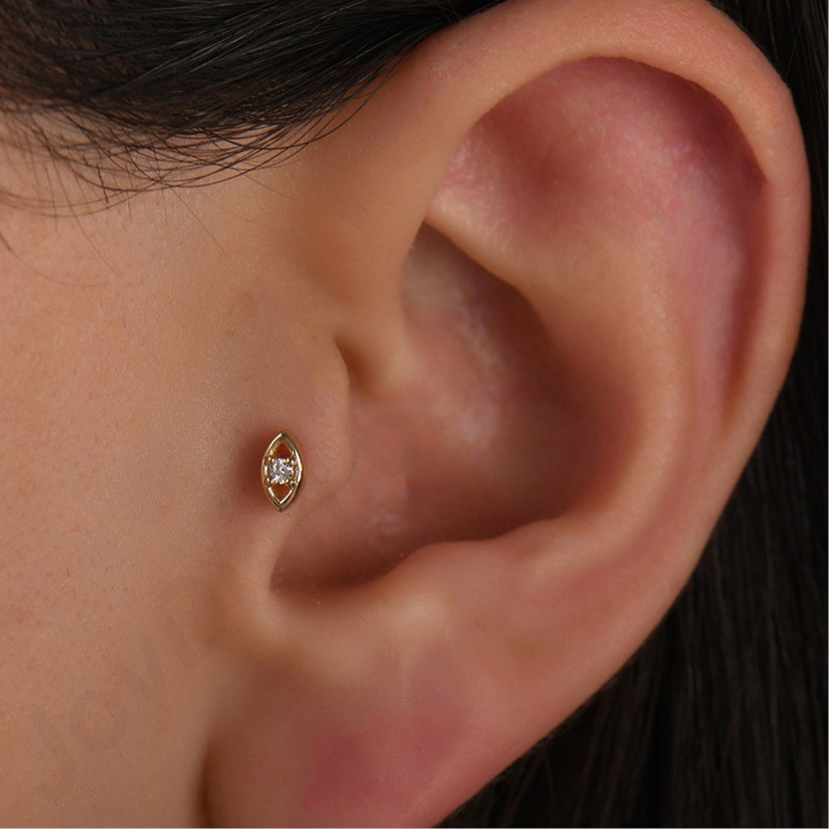 0,02 Karat Göz Pırlanta Piercing