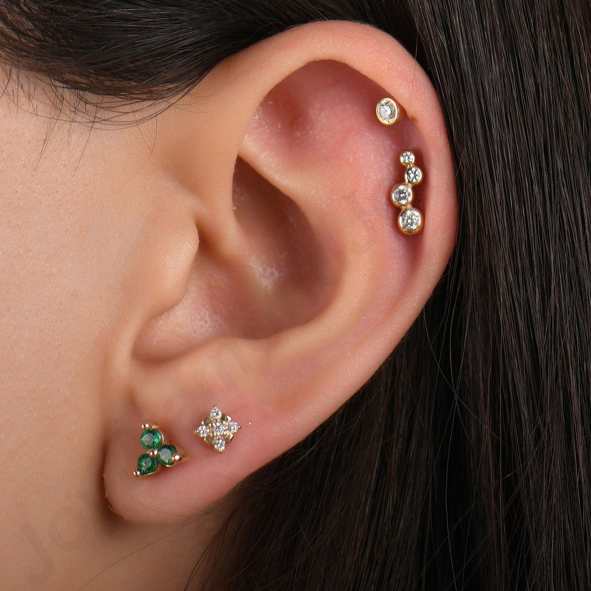 0,15 Karat Üç Taşlı Zümrüt Piercing