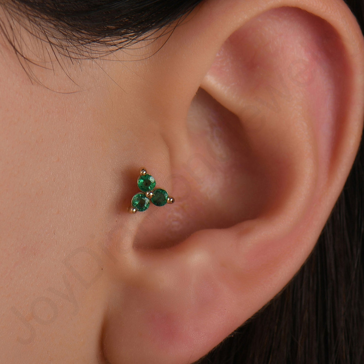 0,15 Karat Üç Taşlı Zümrüt Piercing