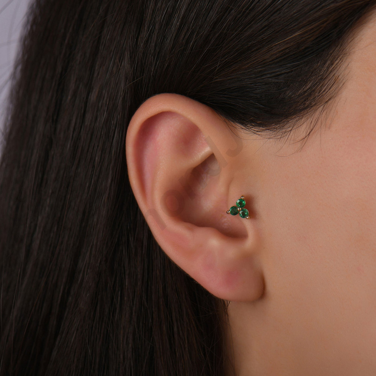 0,15 Karat Üç Taşlı Zümrüt Piercing