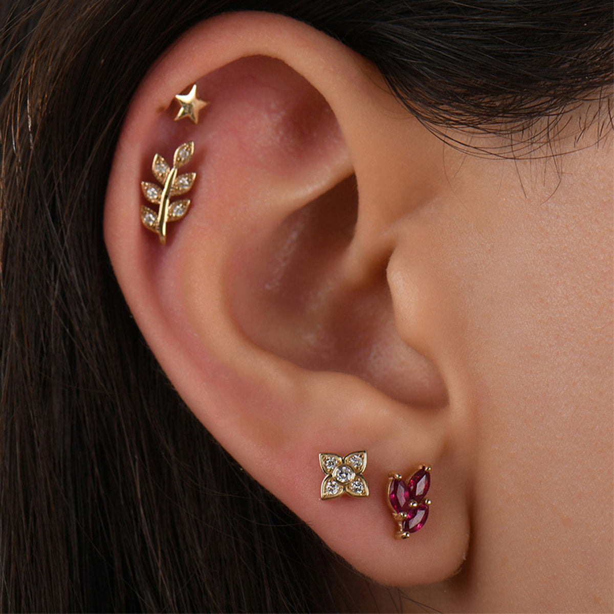 0,04 Karat Yaprak Pırlanta Piercing