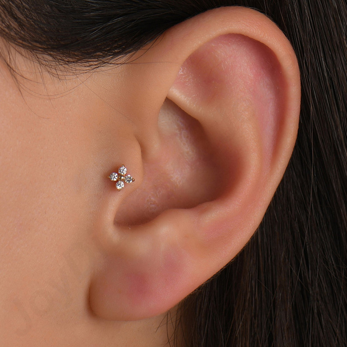 0,05 Karat Çiçek Pırlanta Piercing