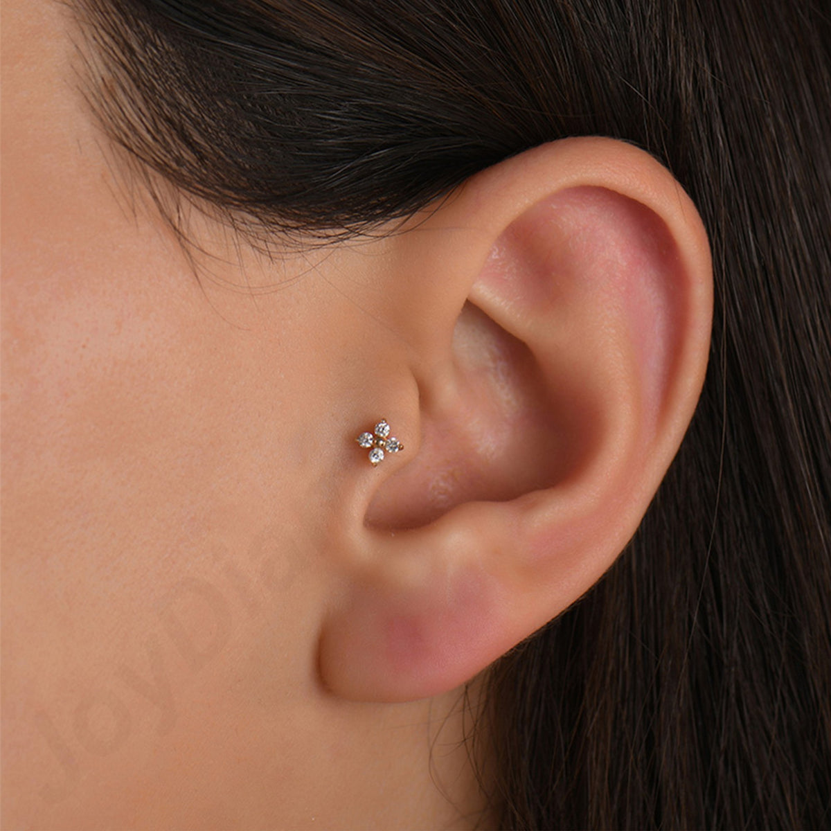 0,05 Karat Çiçek Pırlanta Piercing