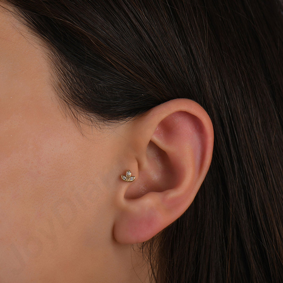 0,03 Karat Üç Yaprak Pırlanta Piercing