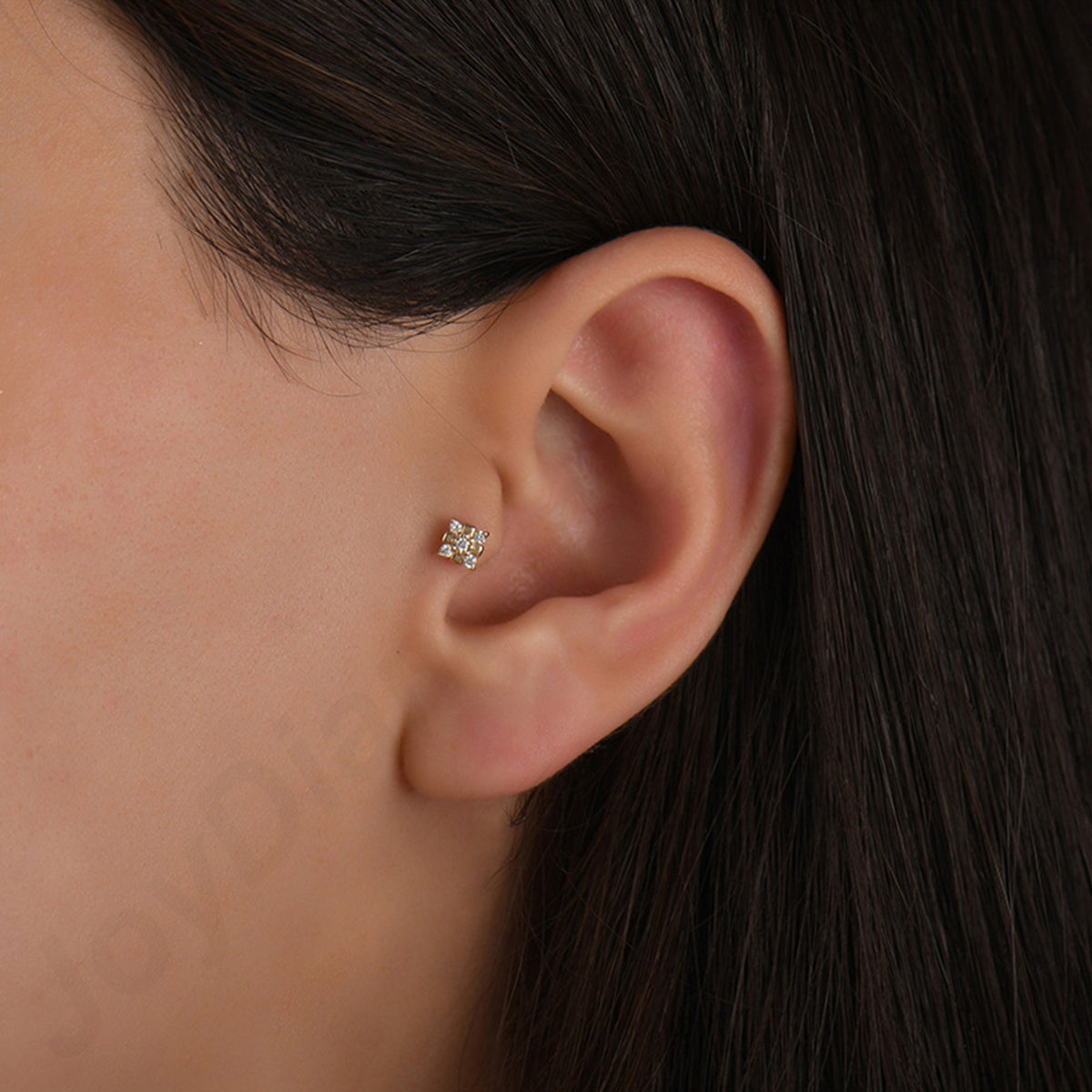 0,04 Karat Çiçek Pırlanta Piercing