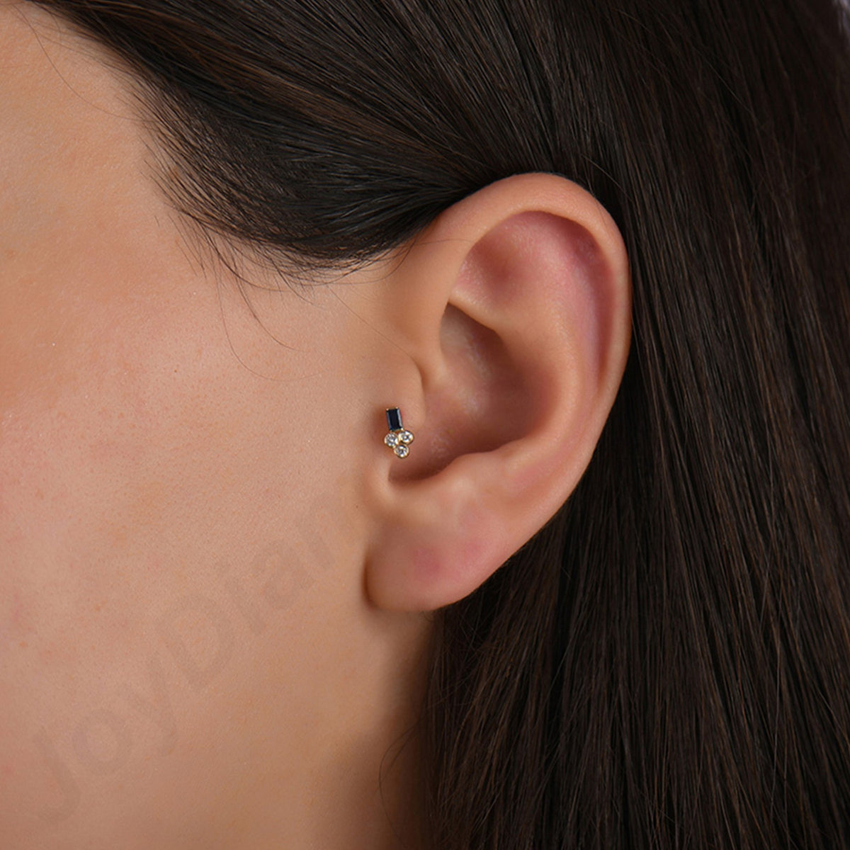 0,09 Karat Safir Baget Pırlanta Piercing
