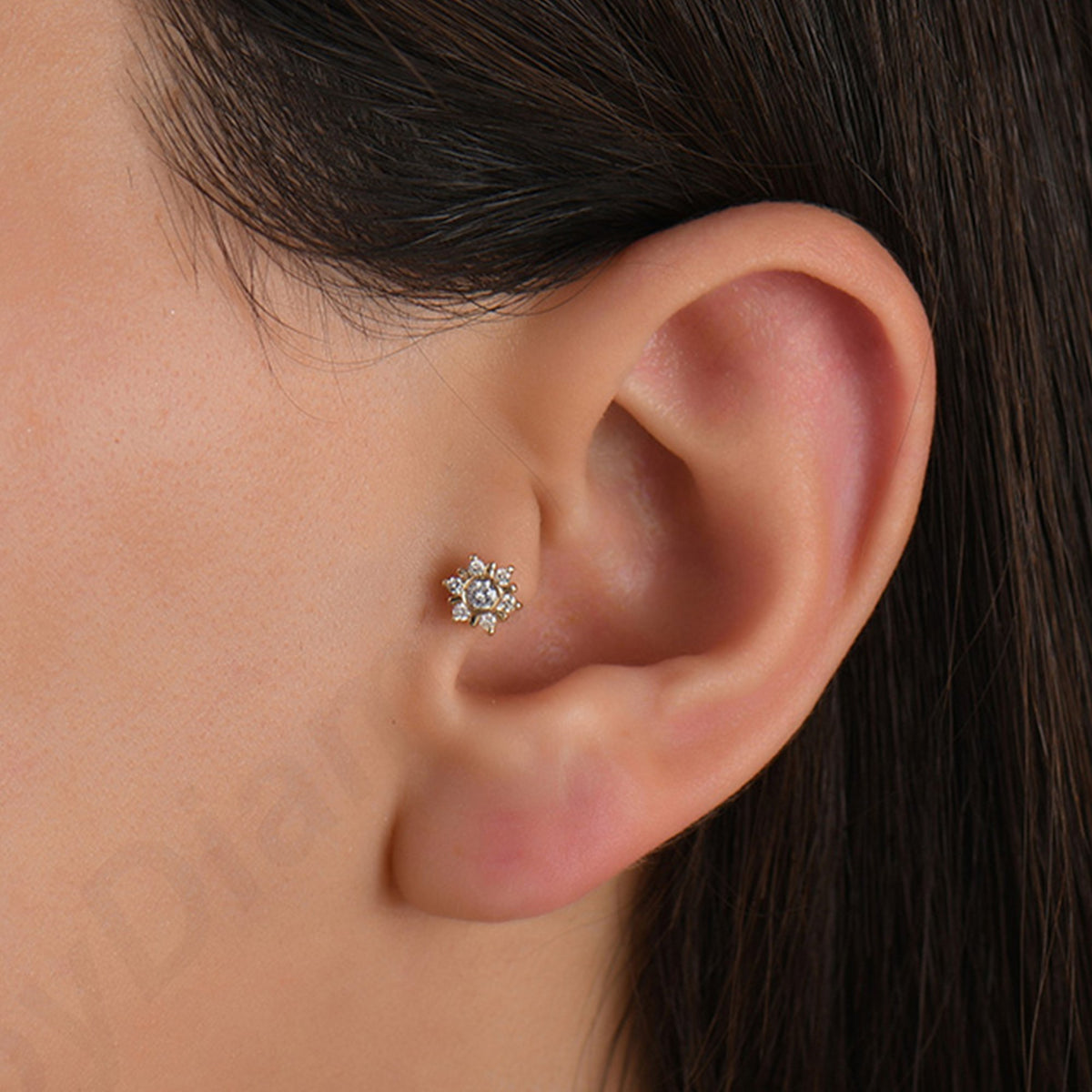 0,08 Karat Kar Tanesi Pırlanta Piercing