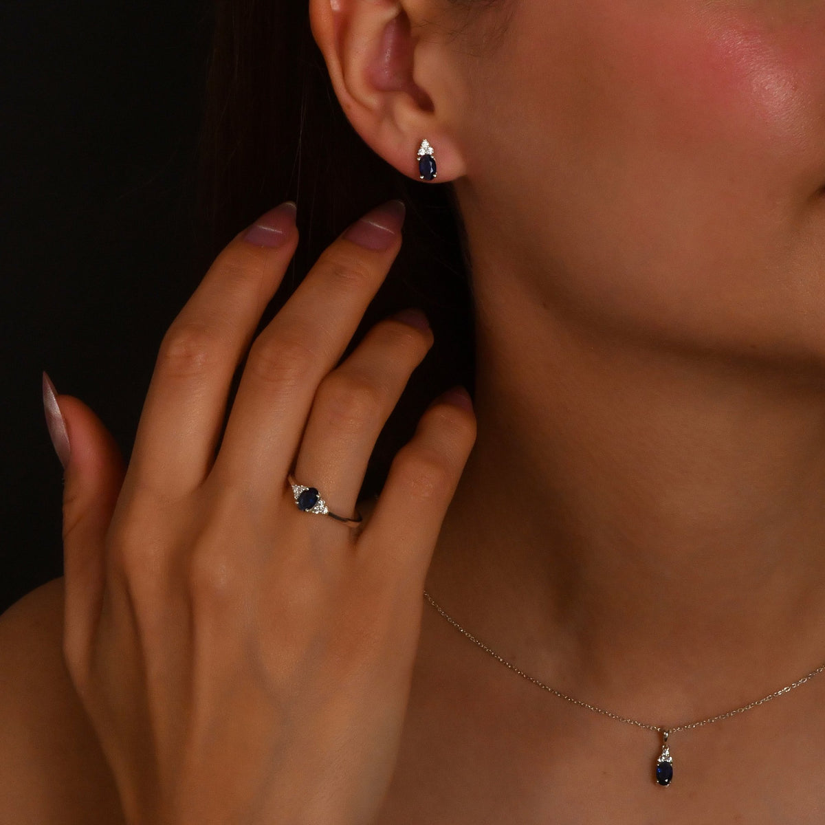 1,30 Karat Oval Zümrüt Pırlanta Küpe