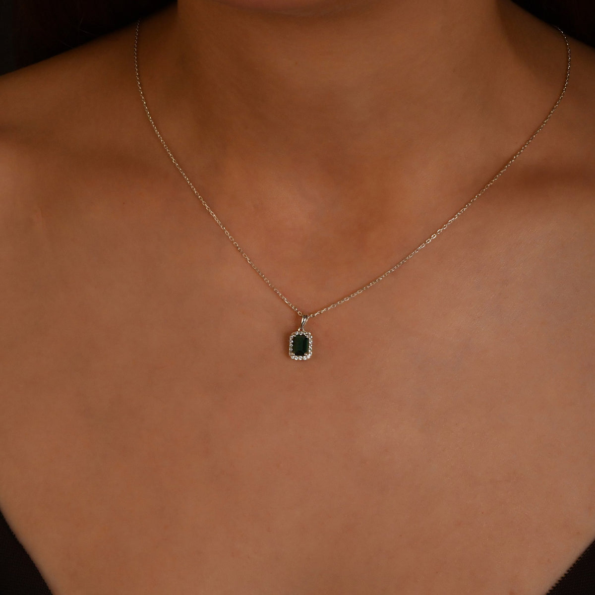 0,95 Karat Baget Safir Pırlanta Kolye