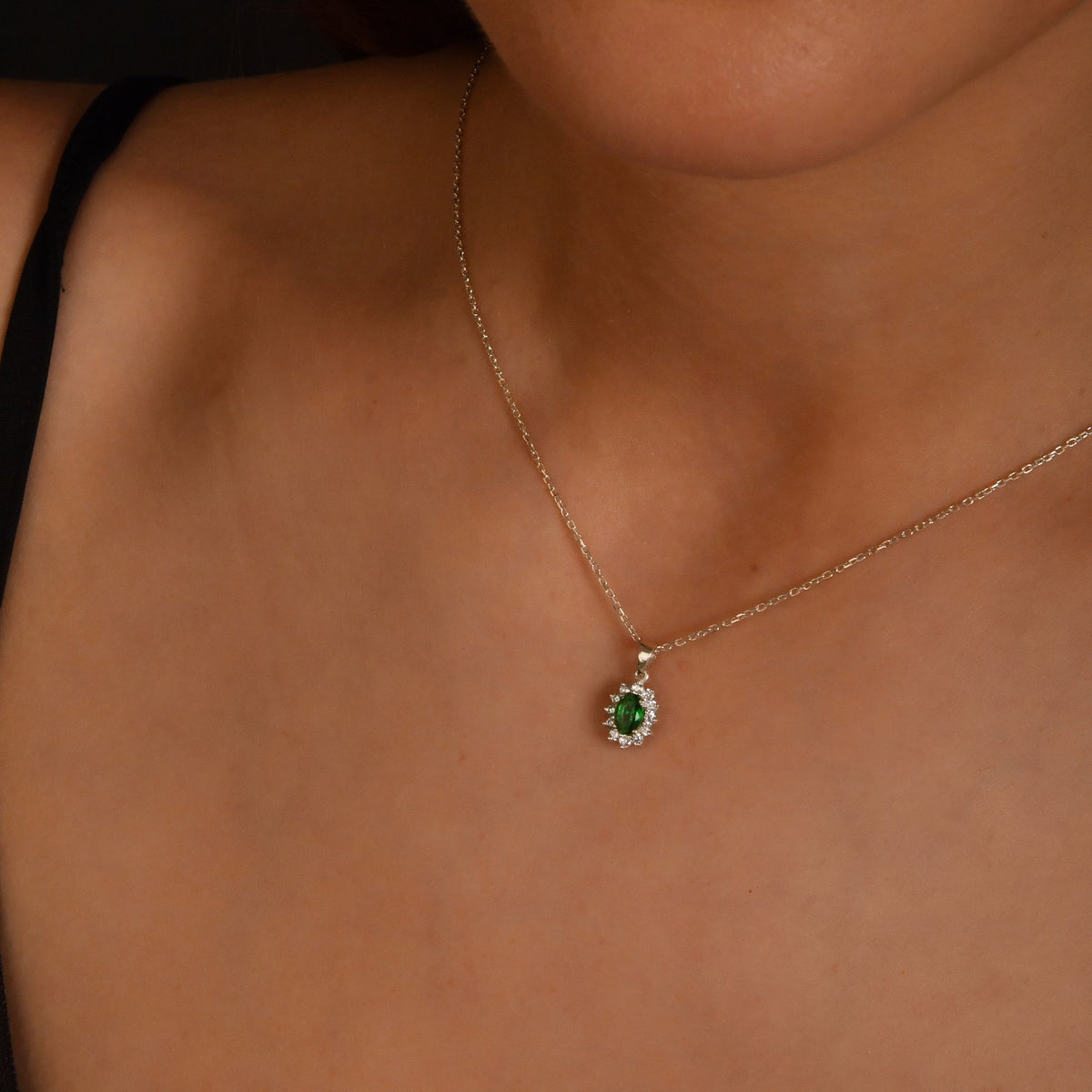 1,04 Karat Oval Yakut Pırlanta Kolye