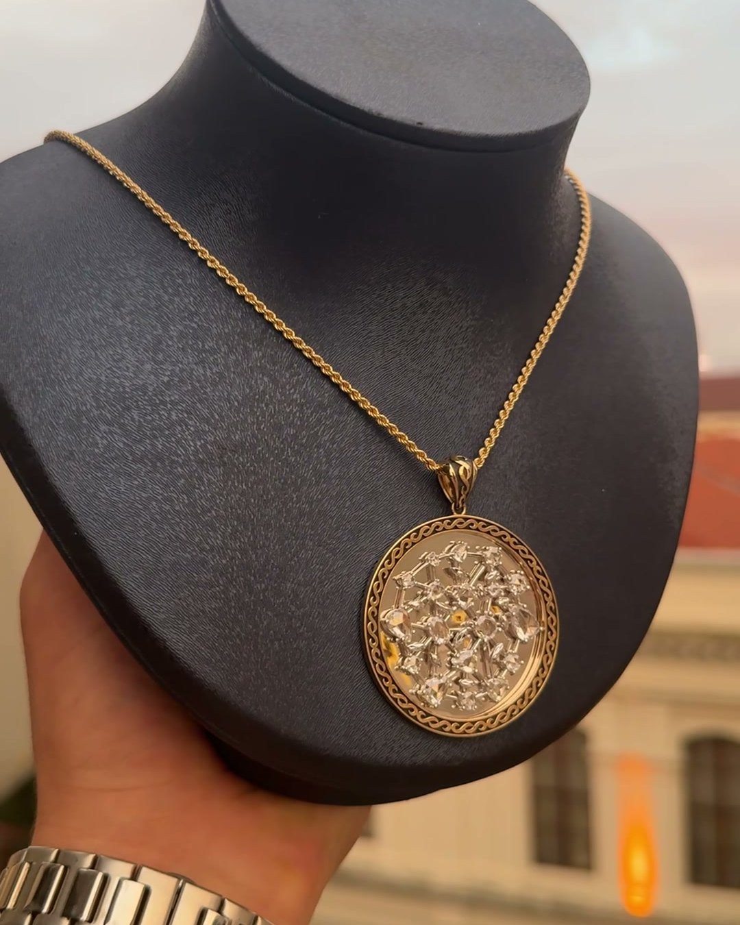Joy Onaylı İkinci El 4,71 Karat Pırlanta Madalyon Kolye